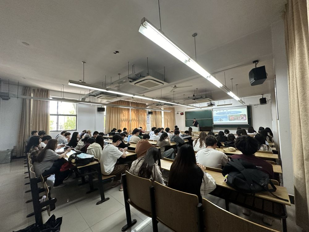  ■澳门十大棋牌排行榜最新■科技集团在南京邮电大学通达学院举办讲座